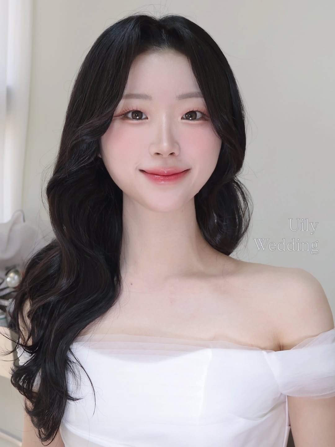 Photo by 𝑈𝑖𝑙𝑦 유일리 대표 승은원장 | 홍대메이크업 연남동메이크업 on April 27, 2026. May be an image of one or more people, braids and text that says 'Uily Wedding'.