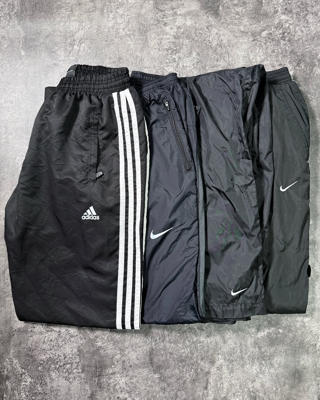 _vinlab 게시물 이미지: ⠀ 
업데이트 완료!!
Brand track pants
vinlab.kr 홈페이지에서 만나요!!