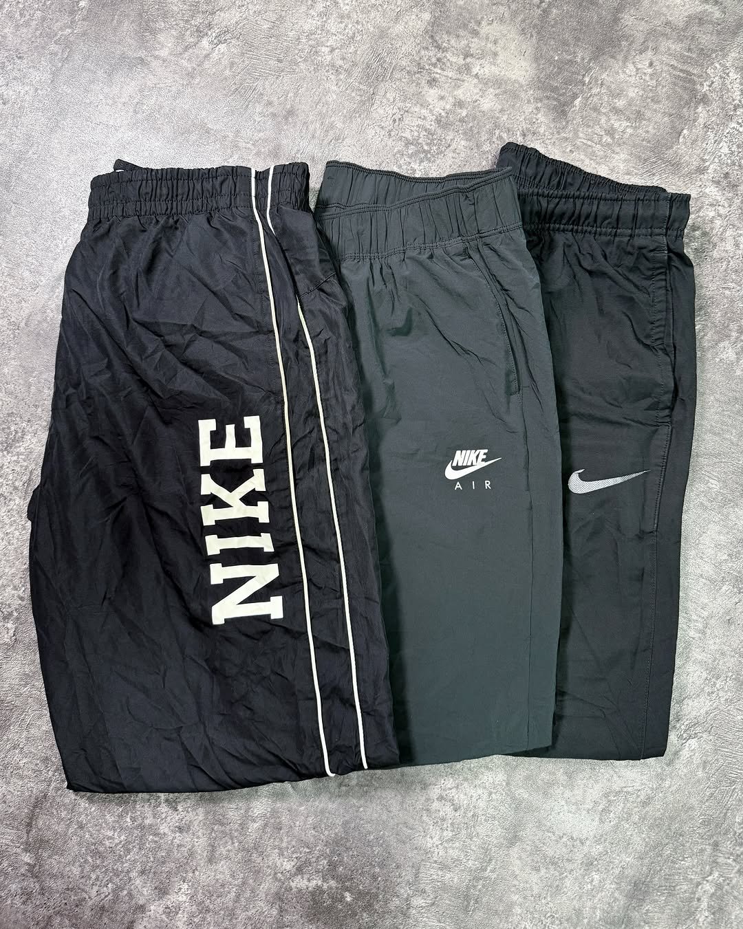 _vinlab 게시물 이미지: ⠀ 
업데이트 완료!!
Brand track pants
vinlab.kr 홈페이지에서 만나요!!
