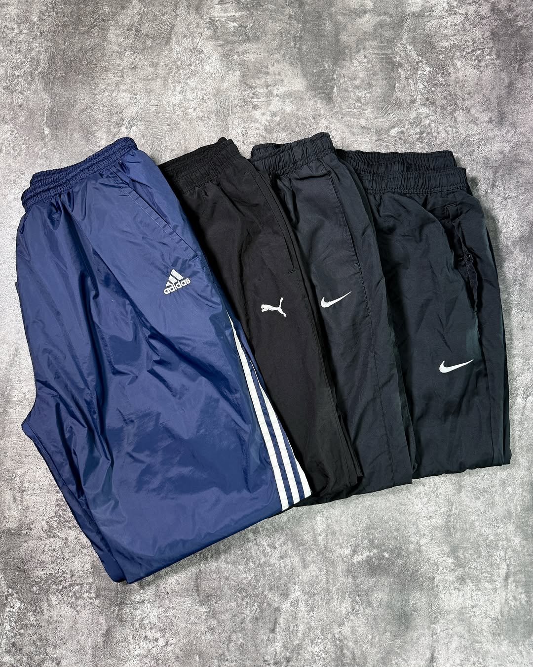 _vinlab 게시물 이미지: ⠀ 
업데이트 완료!!
Brand track pants
vinlab.kr 홈페이지에서 만나요!!