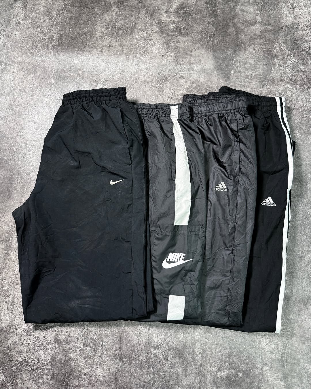 _vinlab 게시물 이미지: ⠀ 
업데이트 완료!!
Brand track pants
vinlab.kr 홈페이지에서 만나요!!