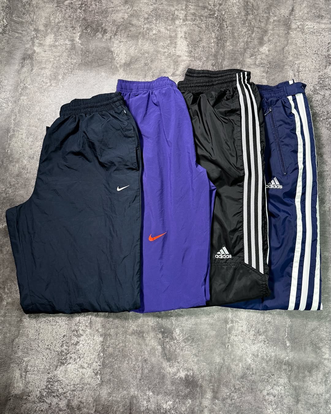 _vinlab 게시물 이미지: ⠀ 
업데이트 완료!!
Brand track pants
vinlab.kr 홈페이지에서 만나요!!