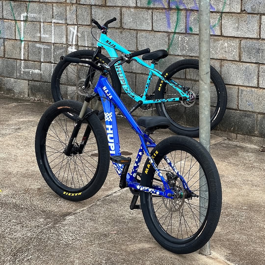 Photo by Joaquim Willian on November 09, 2025. May be an image of bicycle and text that says 'NAJA LVK မ HUP NAJA HUPI SIXXEW 5'.