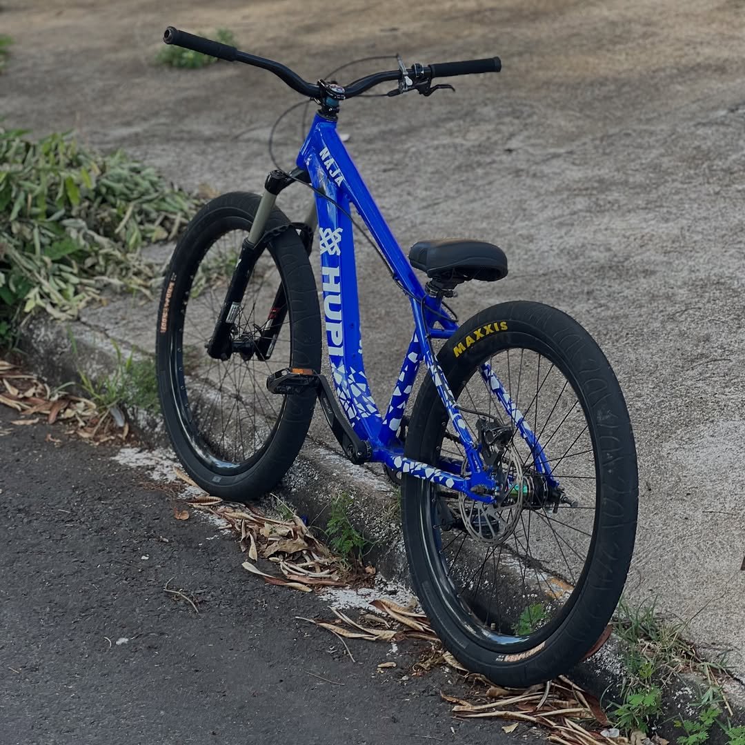 Photo by Joaquim Willian on November 23, 2025. May be an image of bicycle and text.