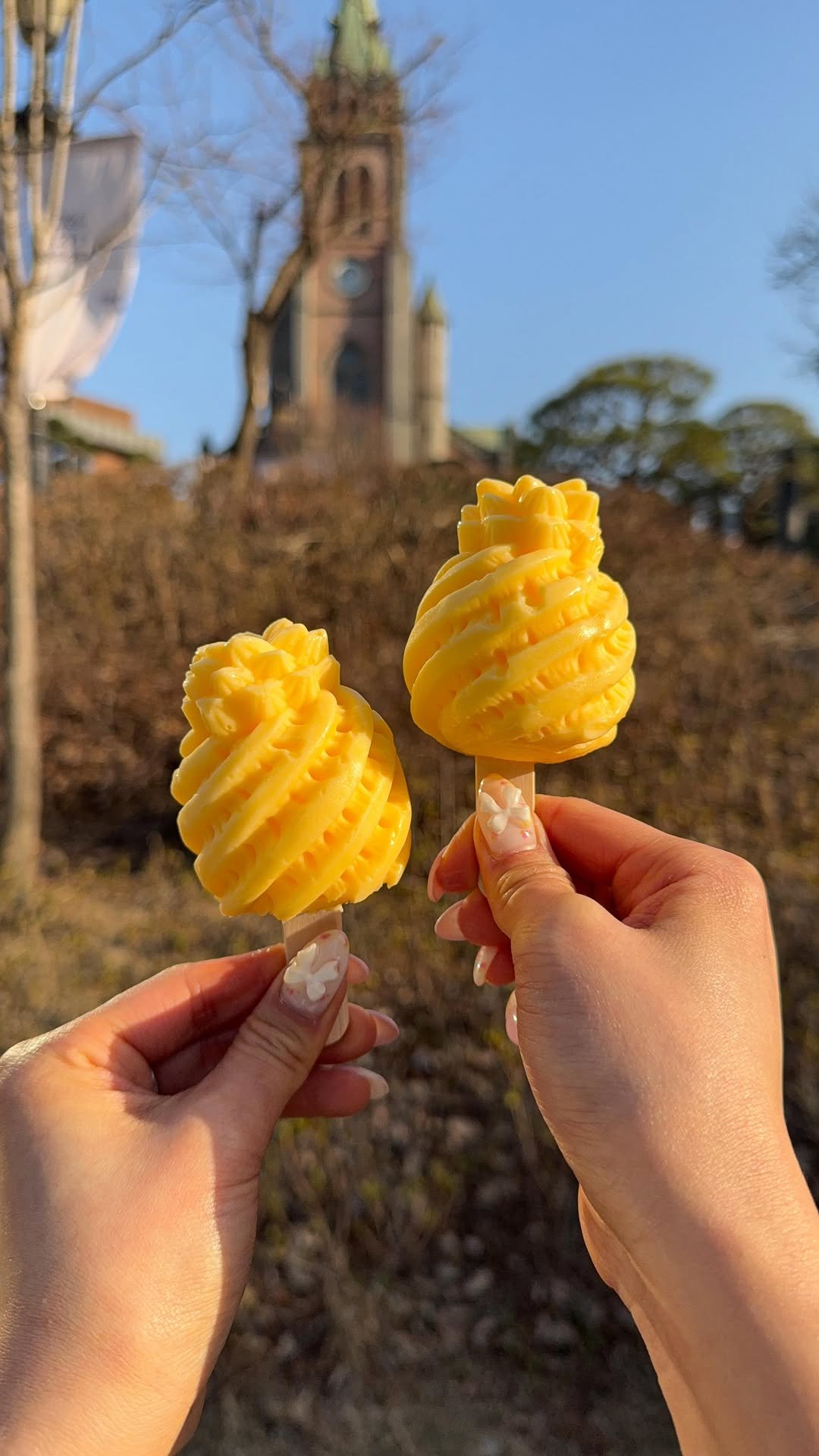 _withhelen 게시물 이미지: it tastes just like a pineapple too 🍍