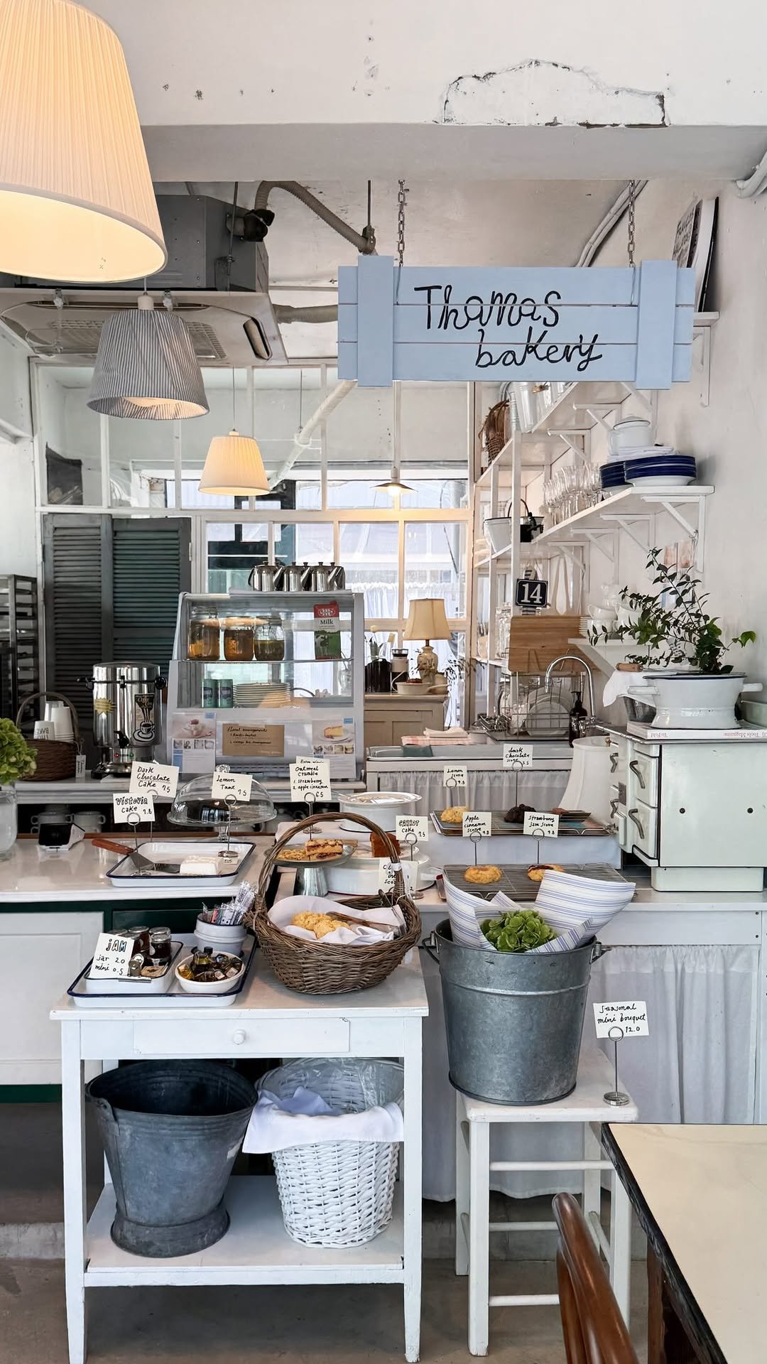 _withhelen 게시물 이미지: one of my favorite cafes just opened a new...