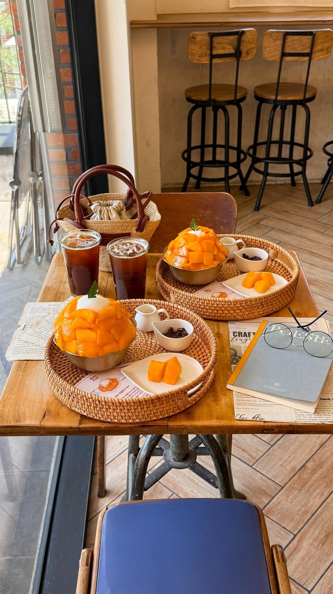 _withhelen 게시물 이미지: the color of this mango bingsu and parfait 🌼🥭🎀