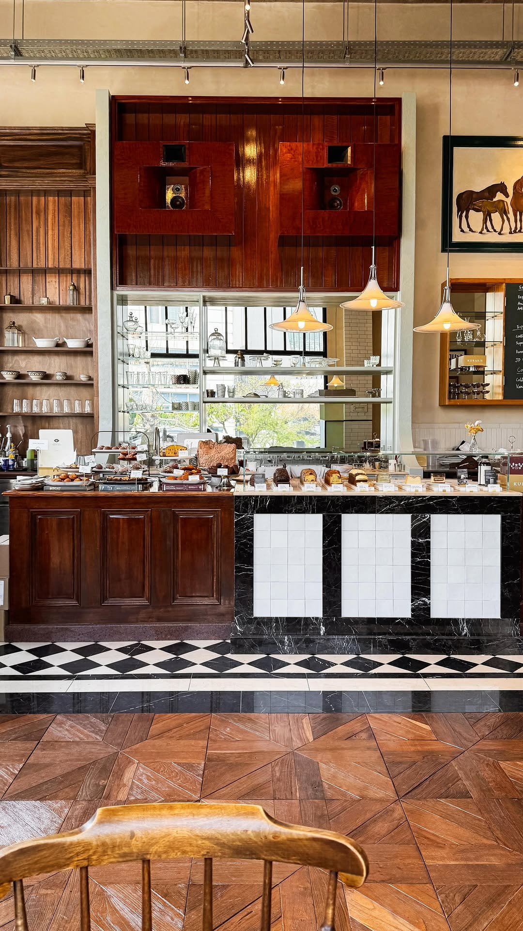 _withhelen 게시물 이미지: how charming is this cafe? 🫶