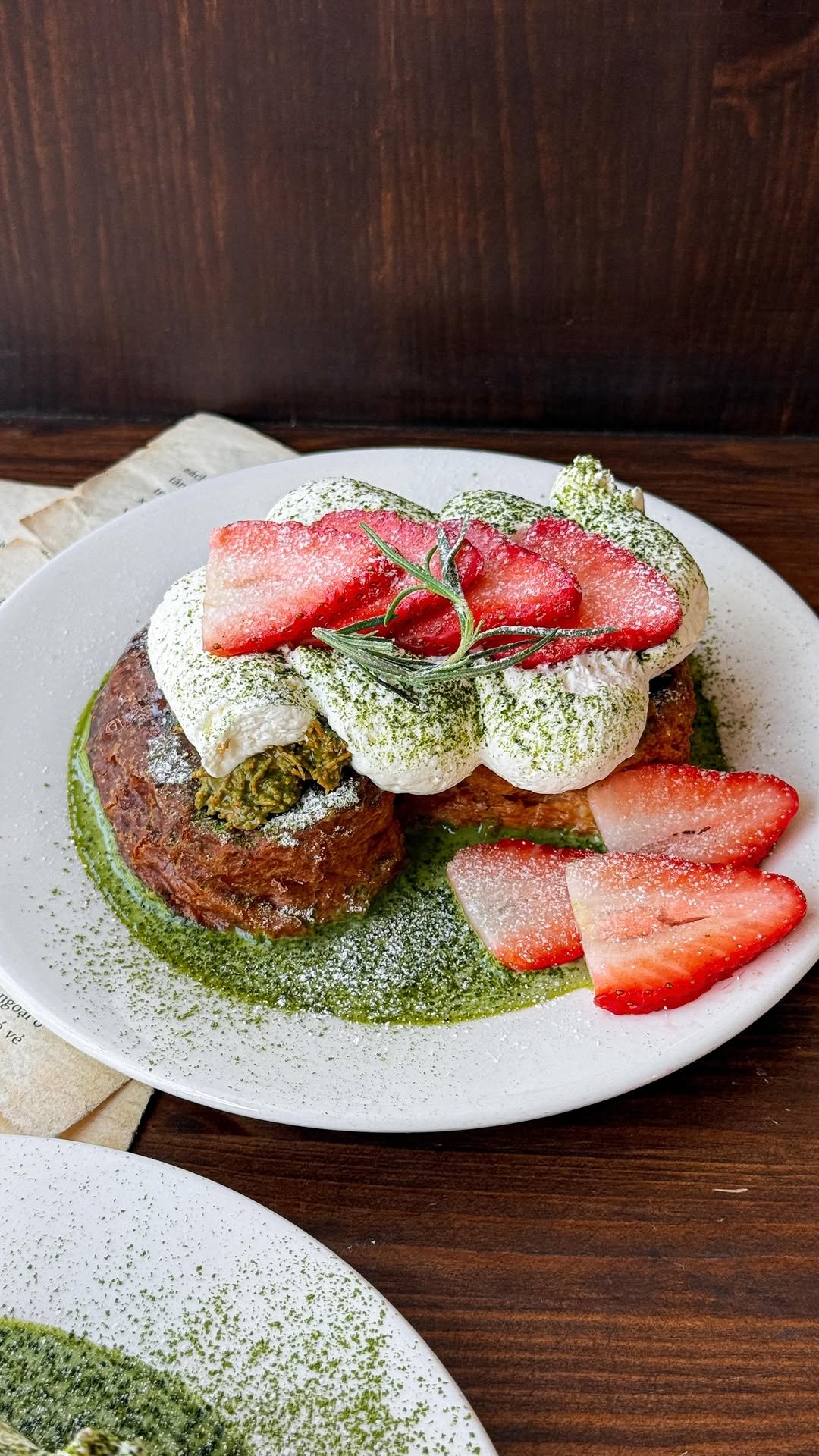 _withhelen 게시물 이미지: how pretty is this french toast? 🍓🍵🍞