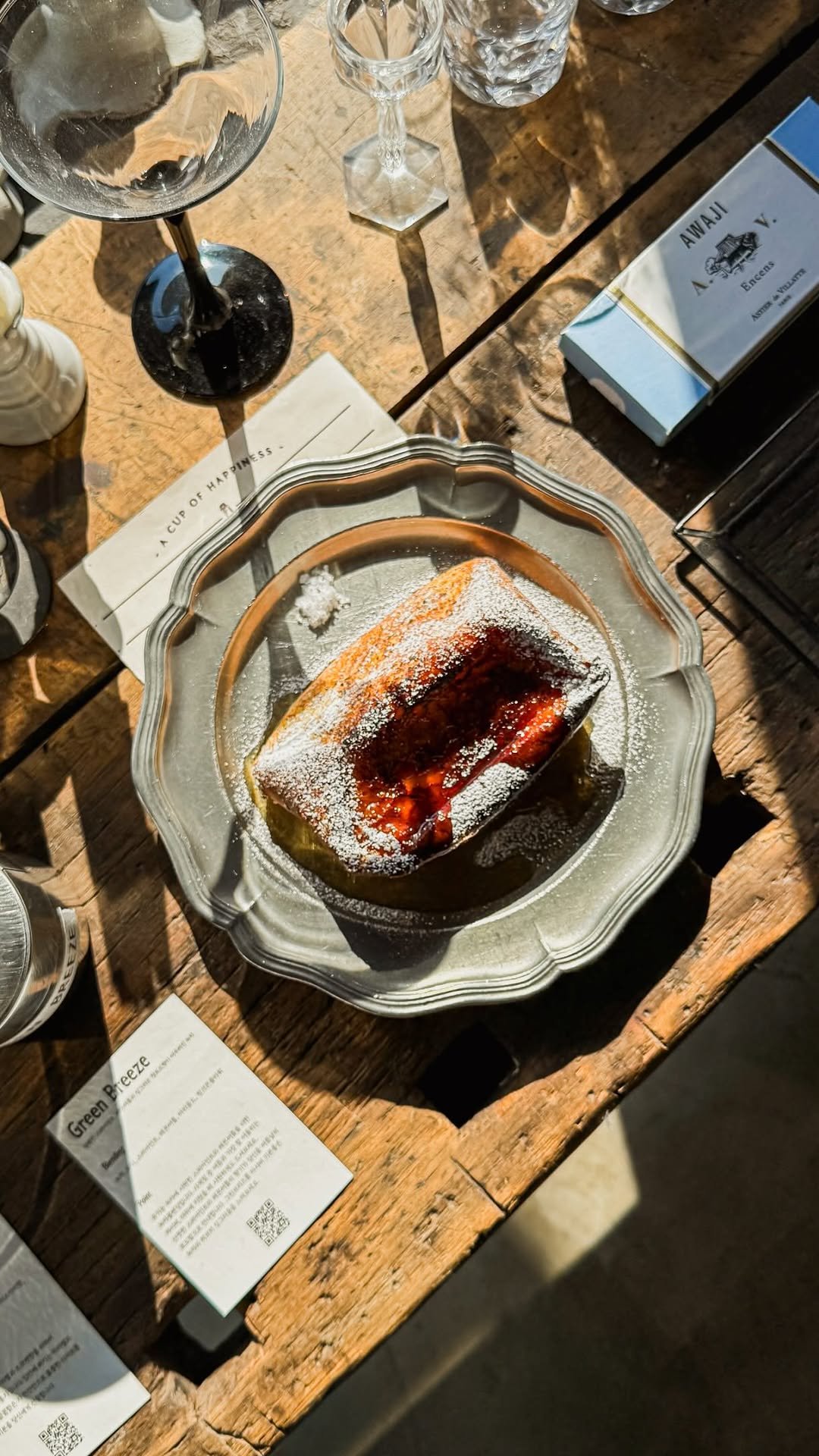 _withhelen 게시물 이미지: will never get tired of the french toast here ✨
