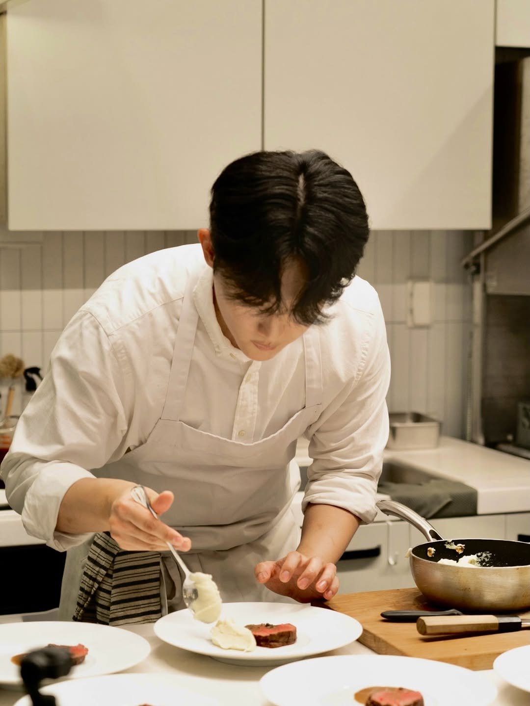 Photo by 한신희 on January 17, 2026. May be an image of cooker, apron and text.