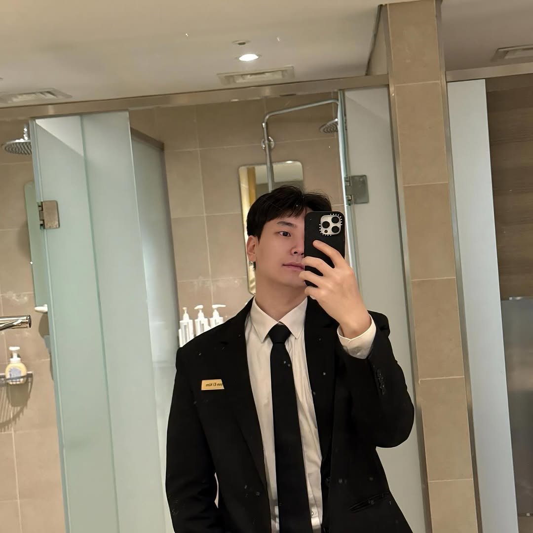 Photo by 김현 on June 26, 2025. May be an image of 1 person and suit.