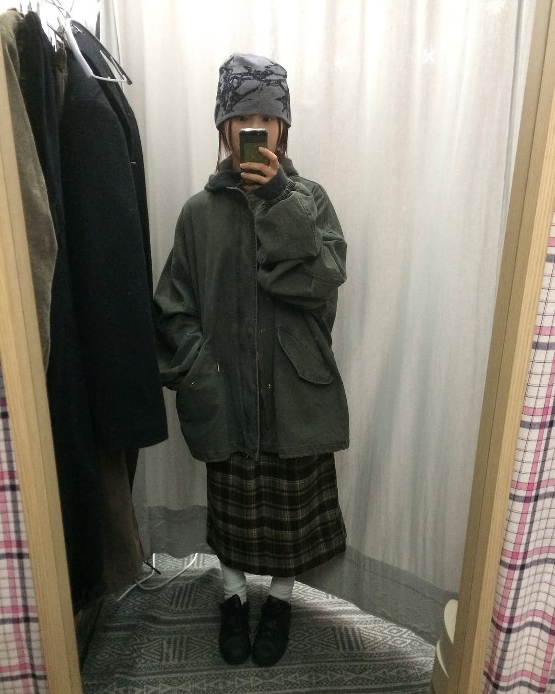 Photo by 예잇 on November 20, 2025. May be an image of duffle coat, overcoat, clothes hanger, parka, cloak, kilt and text.