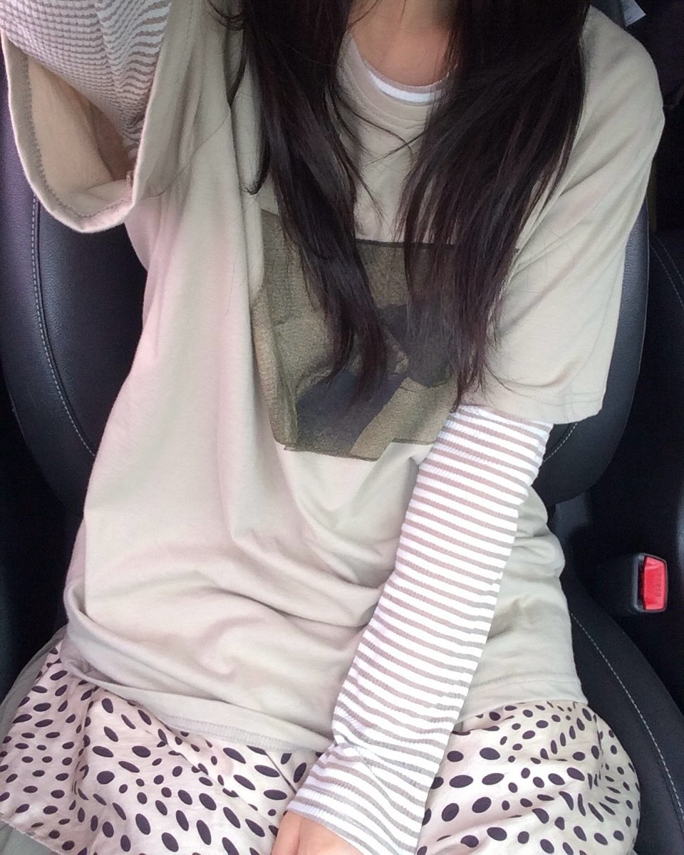 Photo by 예잇 on April 13, 2026. May be an image of miniskirt, seatbelt, top and text.