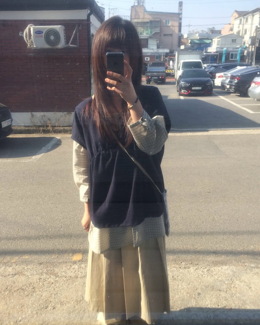 Photo by 예잇 on March 22, 2026. May be an image of duffle coat, parka, mirror, miniskirt and text.