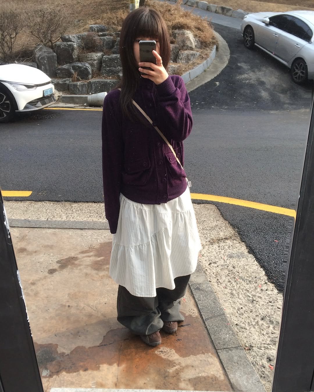 Photo by 예잇 on February 09, 2026. May be an image of skirt, miniskirt, parka, boots, mirror and text.