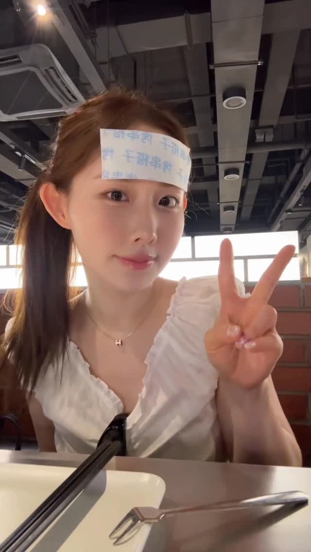 _yeny 게시물 이미지: 헌지우이치엔 마법변신 5초컷🍥🍥
중국에 양꼬치 드시러 가신다면 꼭 해보세요...