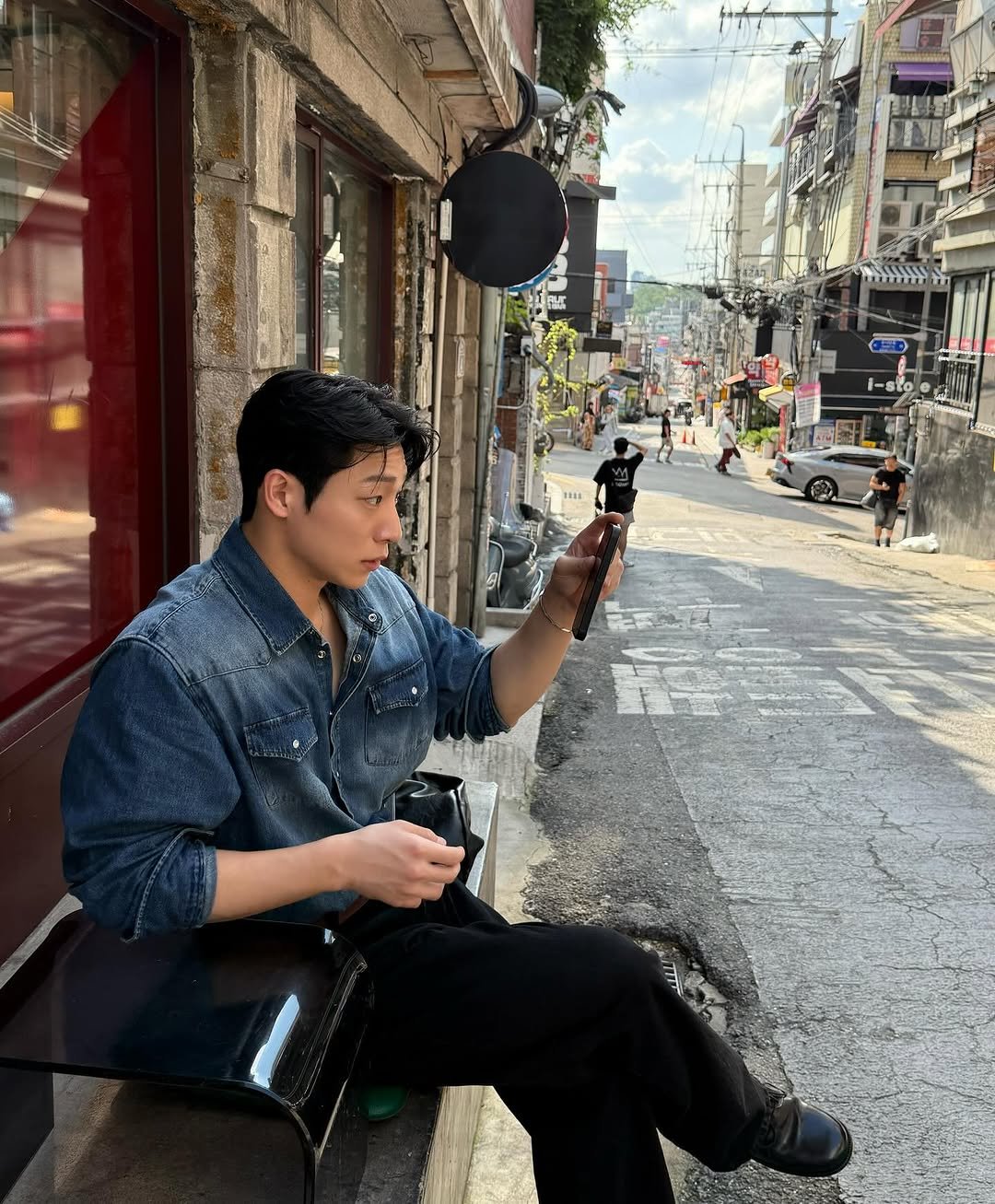 Photo by 임성연 on September 07, 2025. May be an image of 2 people, street and text.