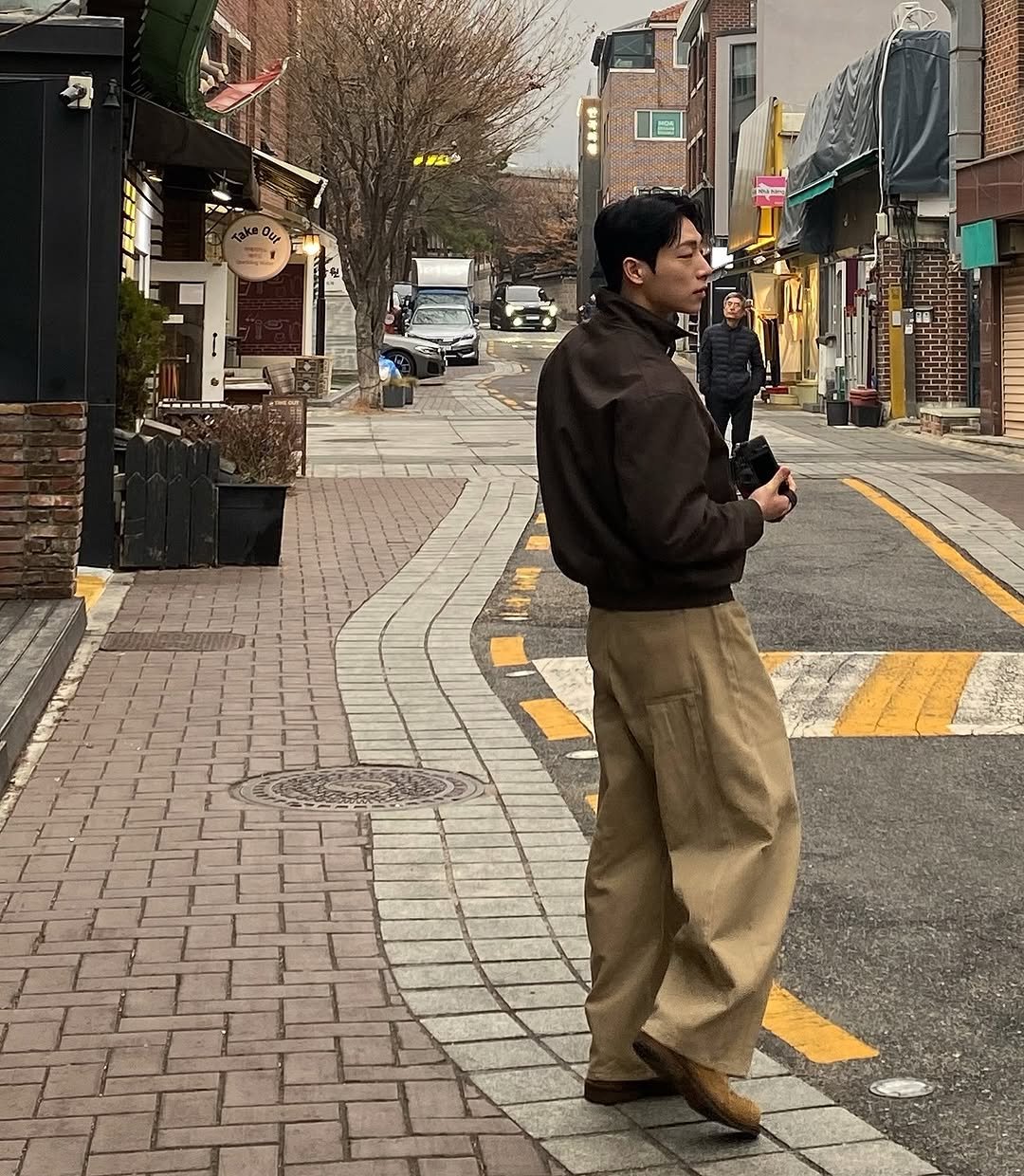 Photo shared by 임성연 on March 12, 2025 tagging @romanticmove_official, @intempomood, and @fabregat_official.