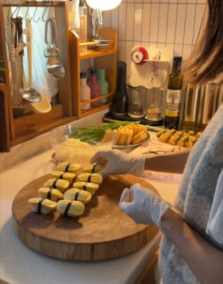 _yoryjory 게시물 이미지: 보글보글 유부주머니 우동과 계란초밥🫶

초밥에 눈 뜬 두 공주님을 위해...