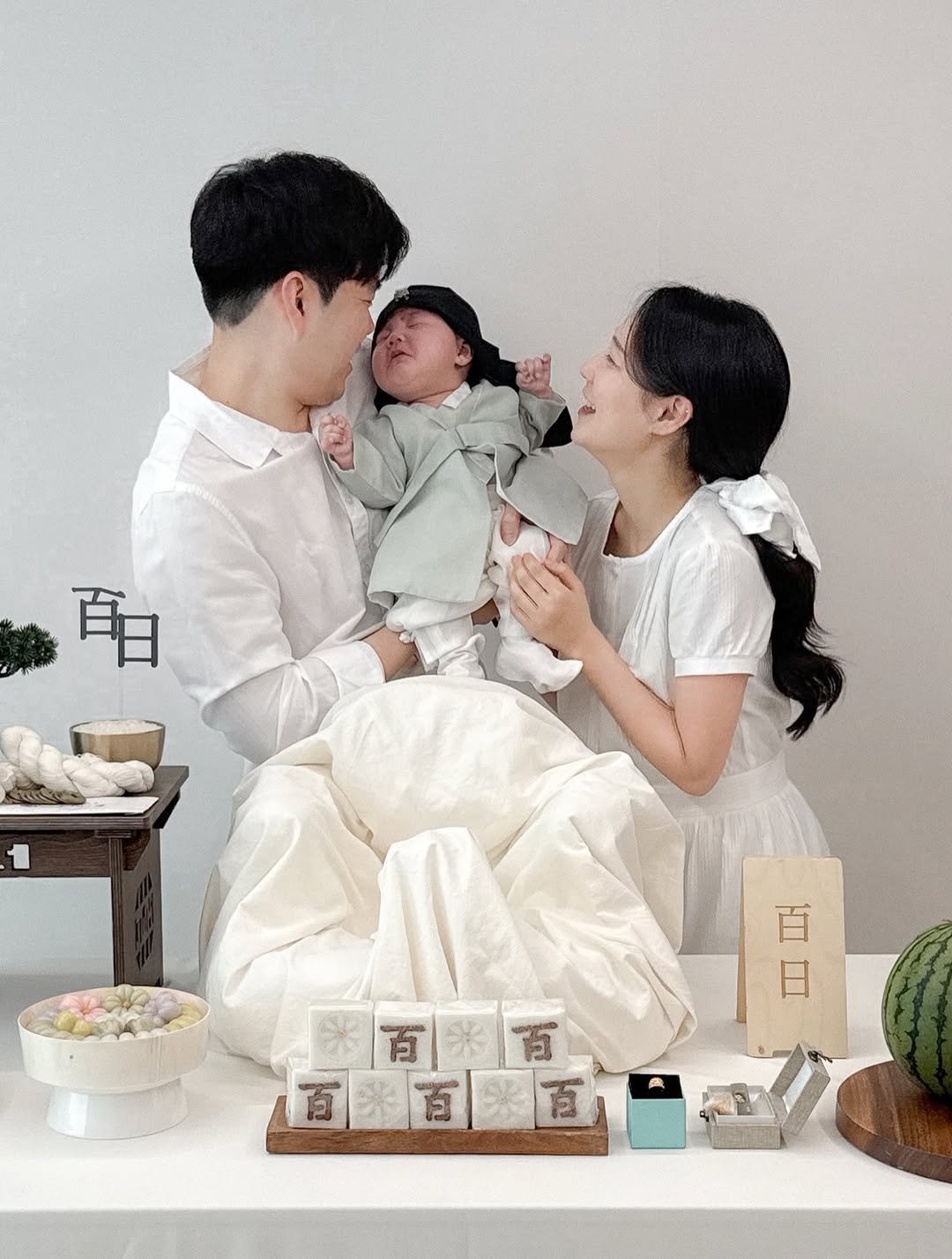 _yujaaa 게시물 이미지: 2026. 6. 12, D+100 🍡

셀프 백일상 ver.1

드!디!어-!!...