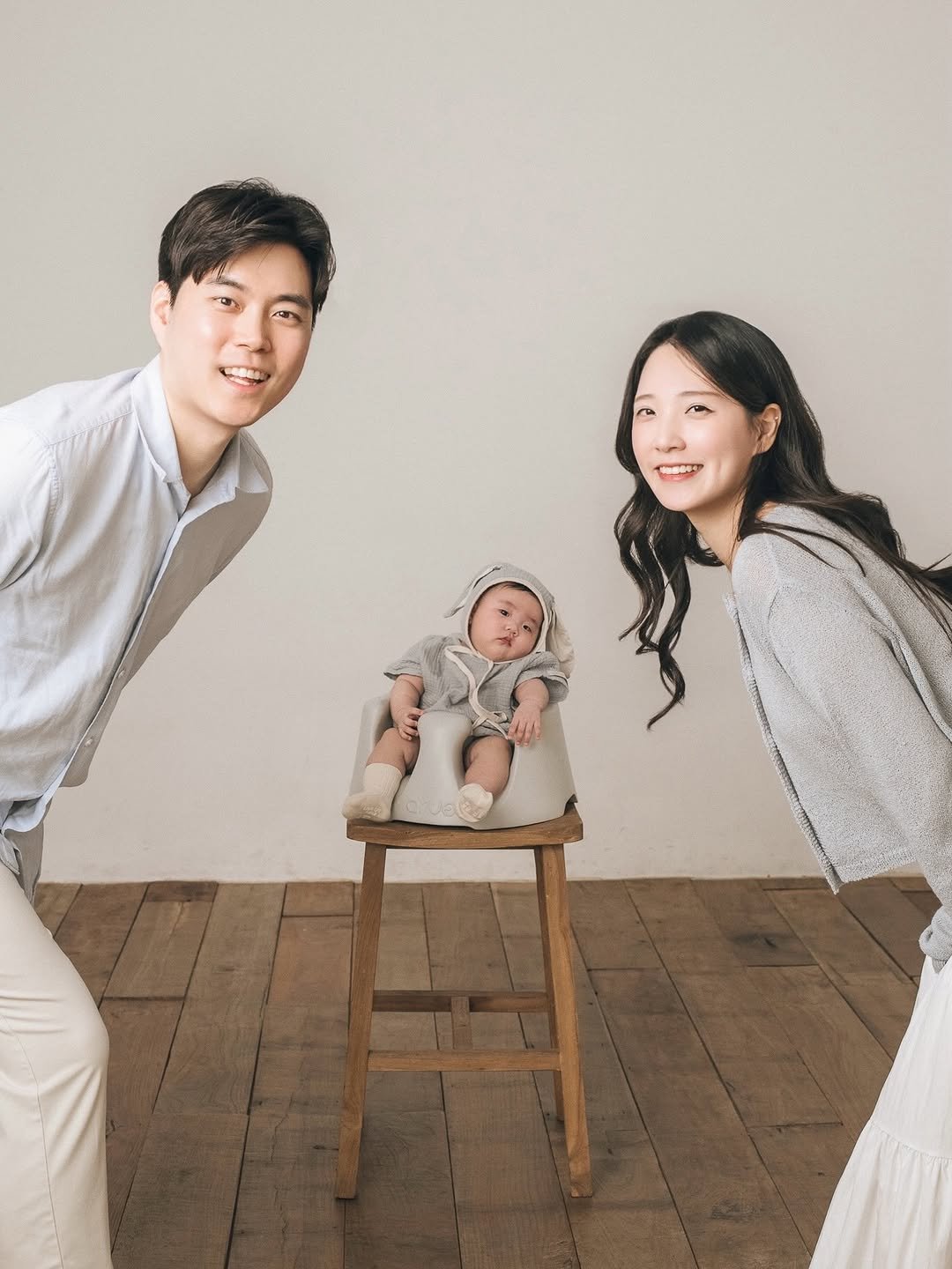 _yujaaa 게시물 이미지: 첫 결기에 너와 함께..✨

결혼 1주년겸 주하니 백일기념, 첫 가족사진💝

오빠랑...