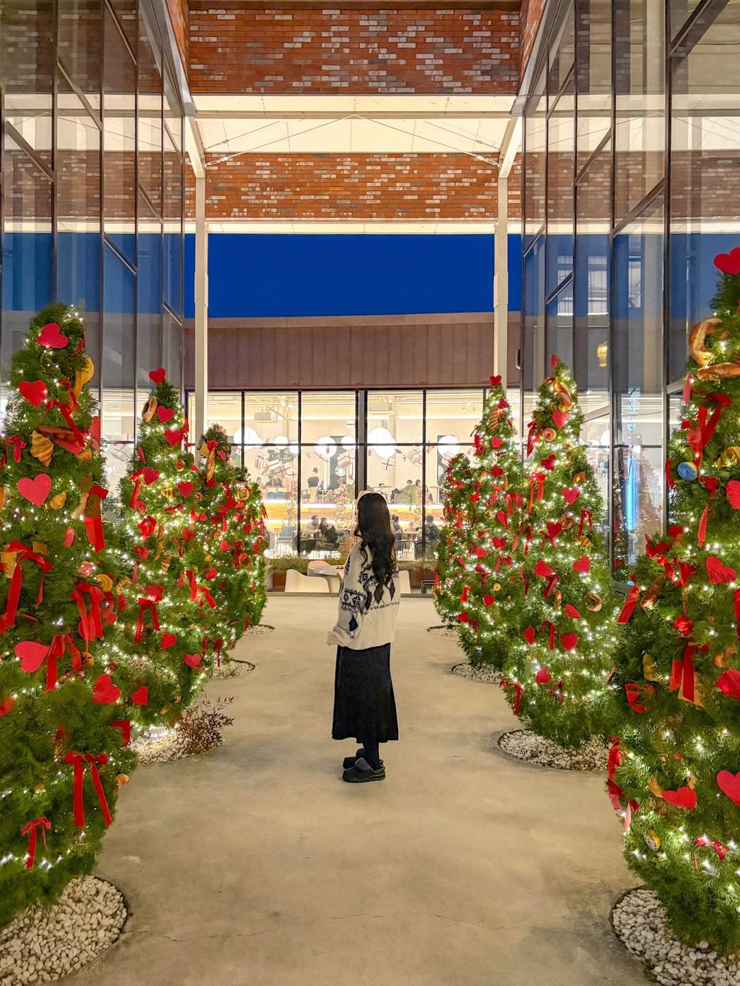 Photo shared by 유 진 🍊 on December 25, 2025 tagging @velbekomme_official.