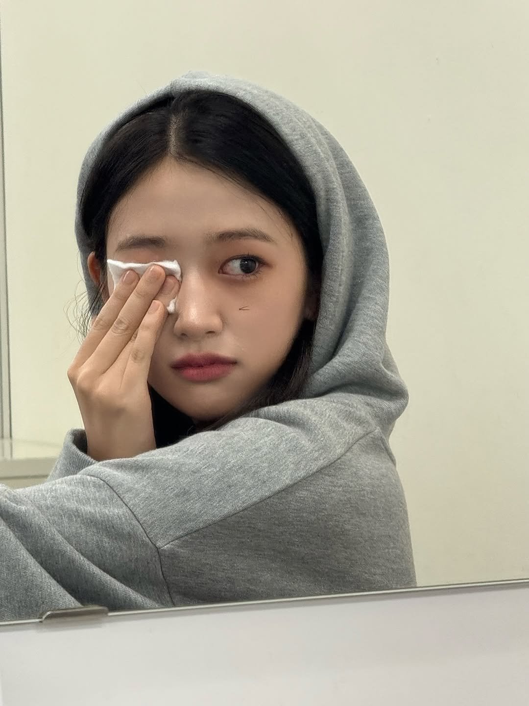 Photo shared by 안유진 AN YUJIN on October 13, 2025 tagging @eeseooes. May be a closeup.