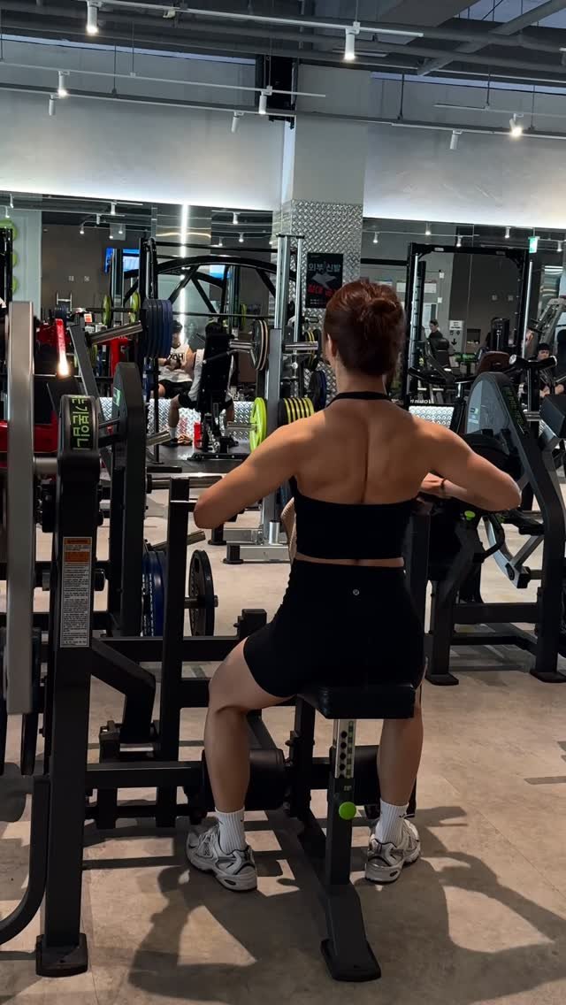 _yurireal 게시물 이미지: 끝에 잘 들어보면 마지막에 악!!
나 민폐녀네🥹
어이없게 허리 다친 기념 강제 운동 휴식