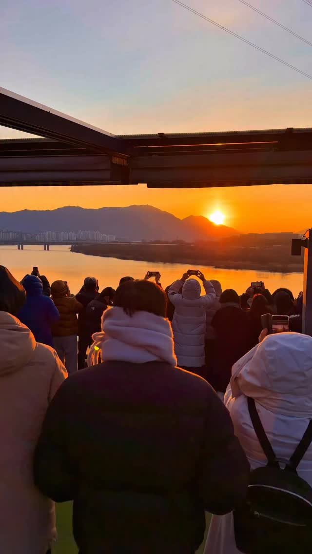 a.0_daily 게시물 이미지: (저장) 2026 새해 서울근교 해돋이..🧡🔥

햅삐뉴이어✨다들 일출 보셨나요?🥹...