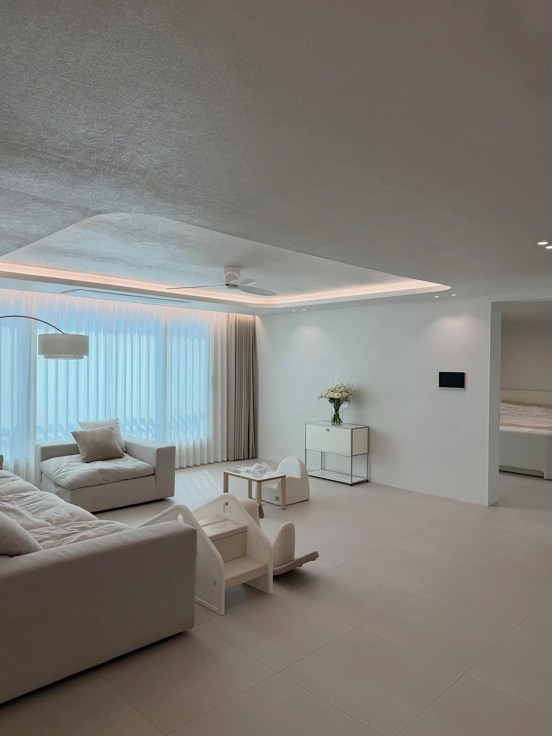 Photo by Leesom on March 12, 2026. May be an image of lighting, sofa, chaise lounge, indoors, bedroom, living room and text.