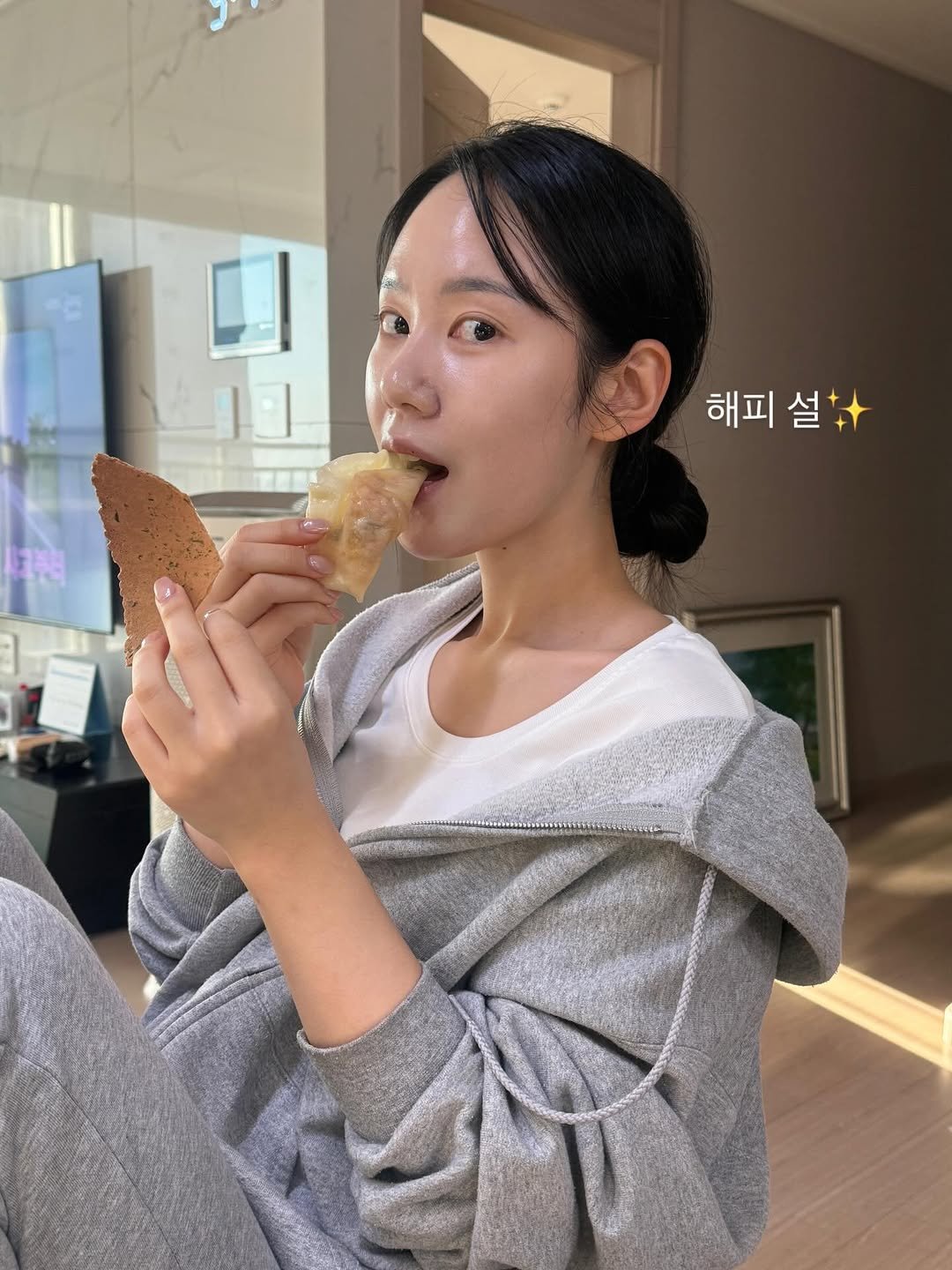 Photo shared by A에스테틱 , 웰빙앤스파 on February 16, 2026 tagging @sharon_0817_. May be an image of one or more people, hair, turnover, ice cream and text.