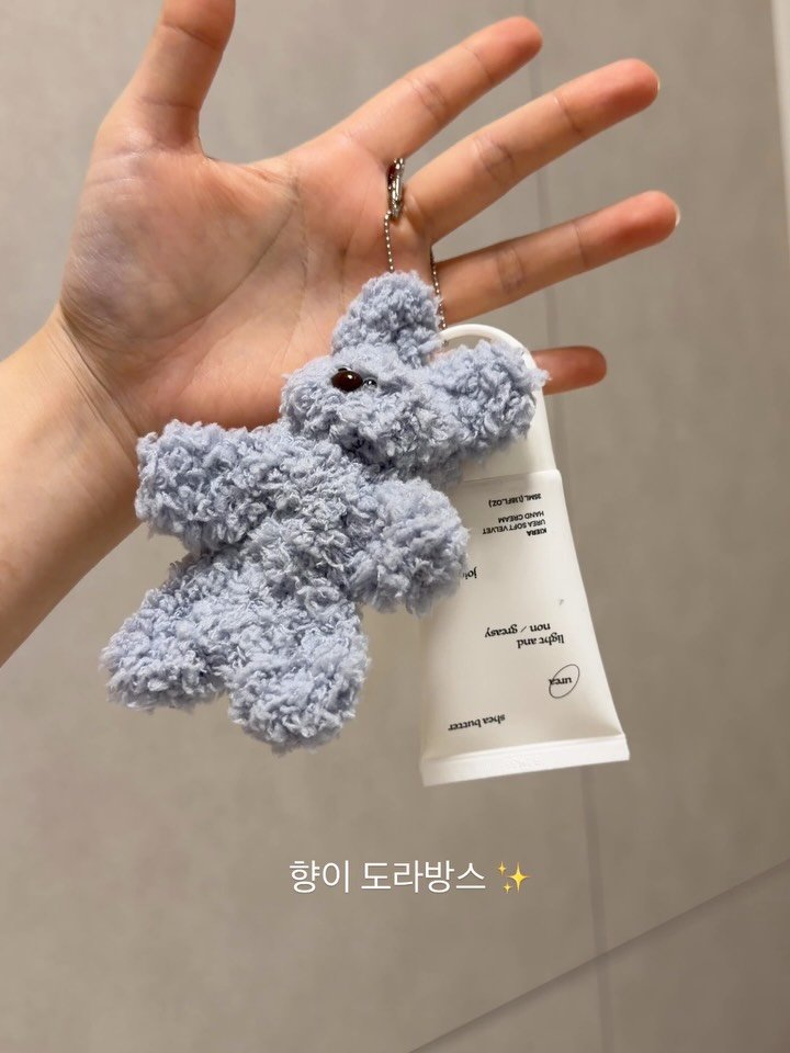 a.esthetic01 게시물 이미지: 진짜... 끈적임 없는건 물론이구
로션으로 해결 안되던 바로 건조함 싹...