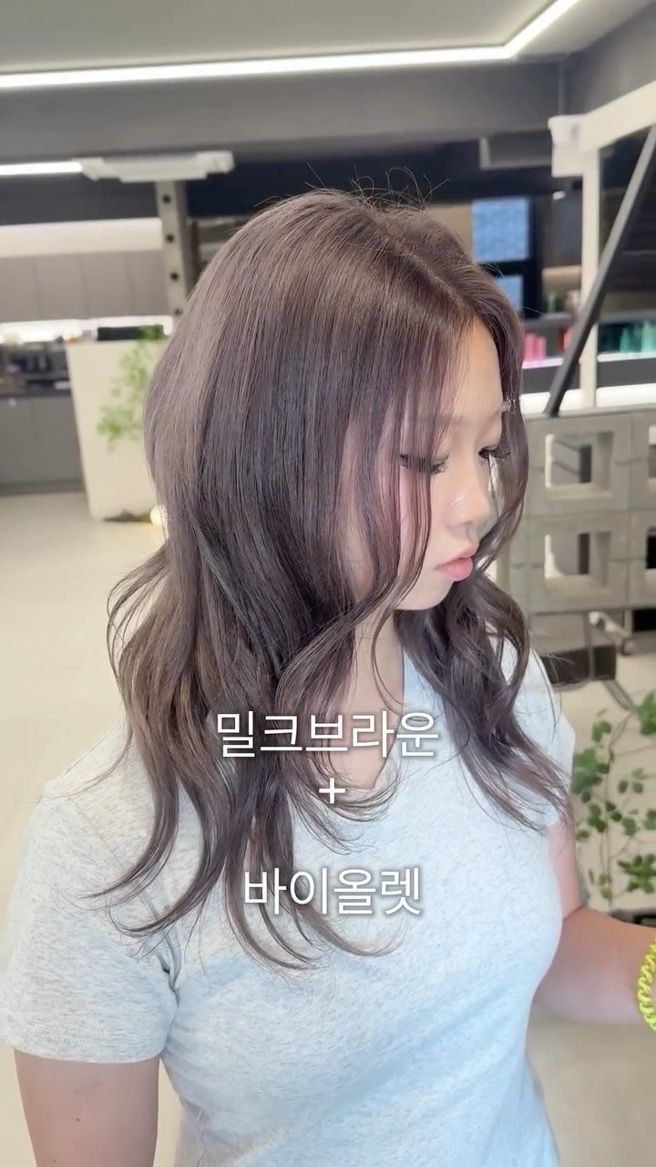 a.noi_dahee 게시물 이미지: 핀터레스트 브라운염색 !! 

뿌리탈색 후 밀크브라운에 바이올렛빛 섞어서...