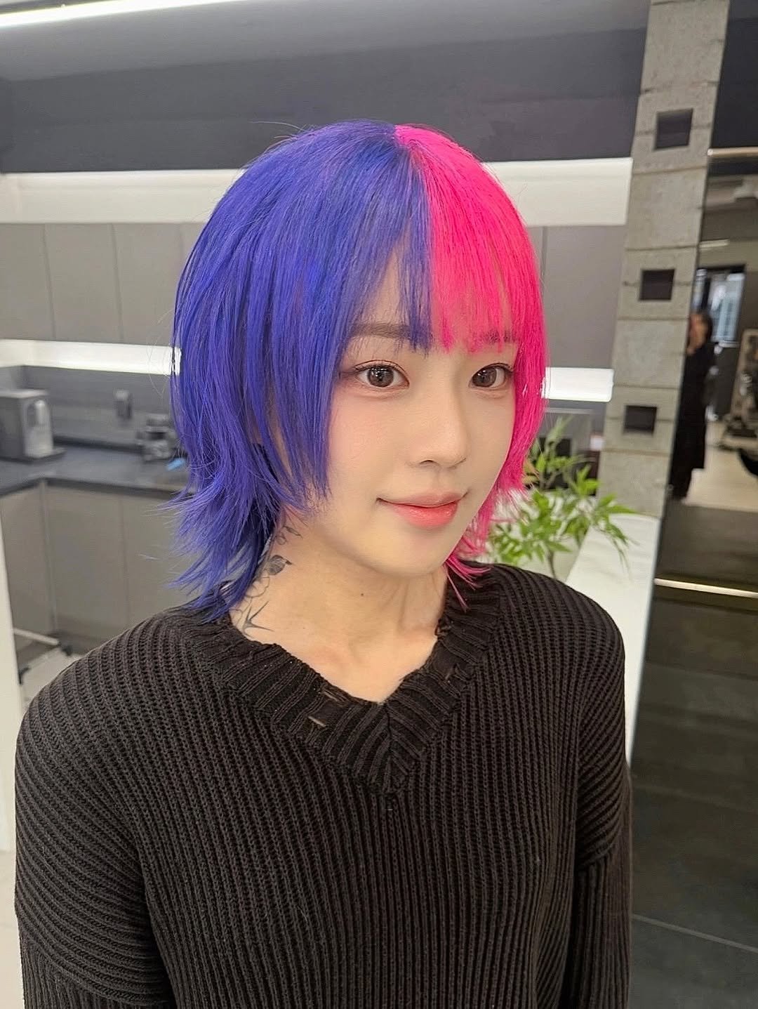 Photo shared by 에이노이헤어 연남점 다희 부원장 [ 연남동미용실 홍대미용실 탈색 염색 복구매직 레이어드컷 허쉬컷 ] on March 20, 2026 tagging @a.noi_dahee, @a.noi_yeonnam, and @anoihair. May be an image of one or more people, bangs, braids, blonde hair and text.