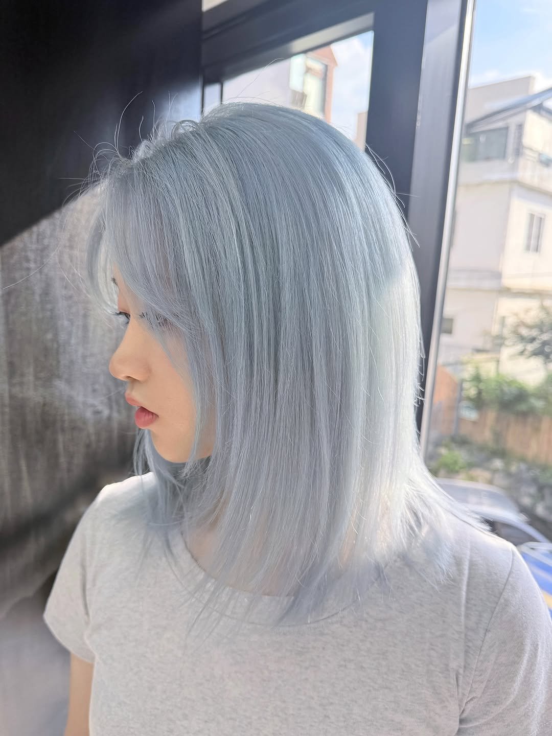 Photo by 에이노이헤어 연남점 다희 부원장 [ 연남동미용실 홍대미용실 탈색 염색 복구매직 레이어드컷 허쉬컷 ] in 마포구 with @a.noi_yeonnam, and @anoihair. May be an image of one or more people, blonde hair, braids, long hair and text.