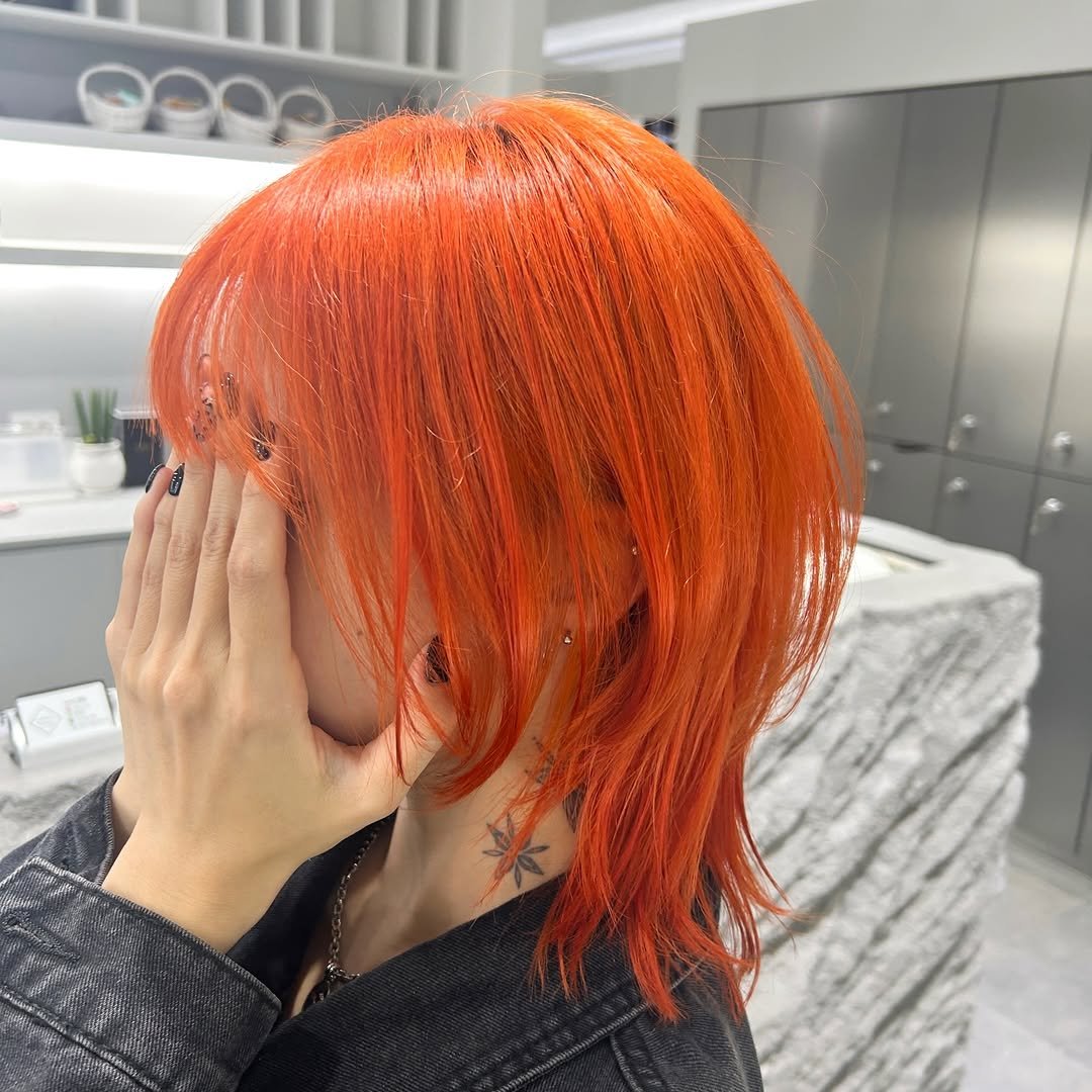 Photo by 에이노이헤어 연남점 다희 부원장 [ 연남동미용실 홍대미용실 탈색 염색 복구매직 레이어드컷 허쉬컷 ] in Hongdae, Seoul. May be an image of one or more people, blonde hair, bangs, braids and text.