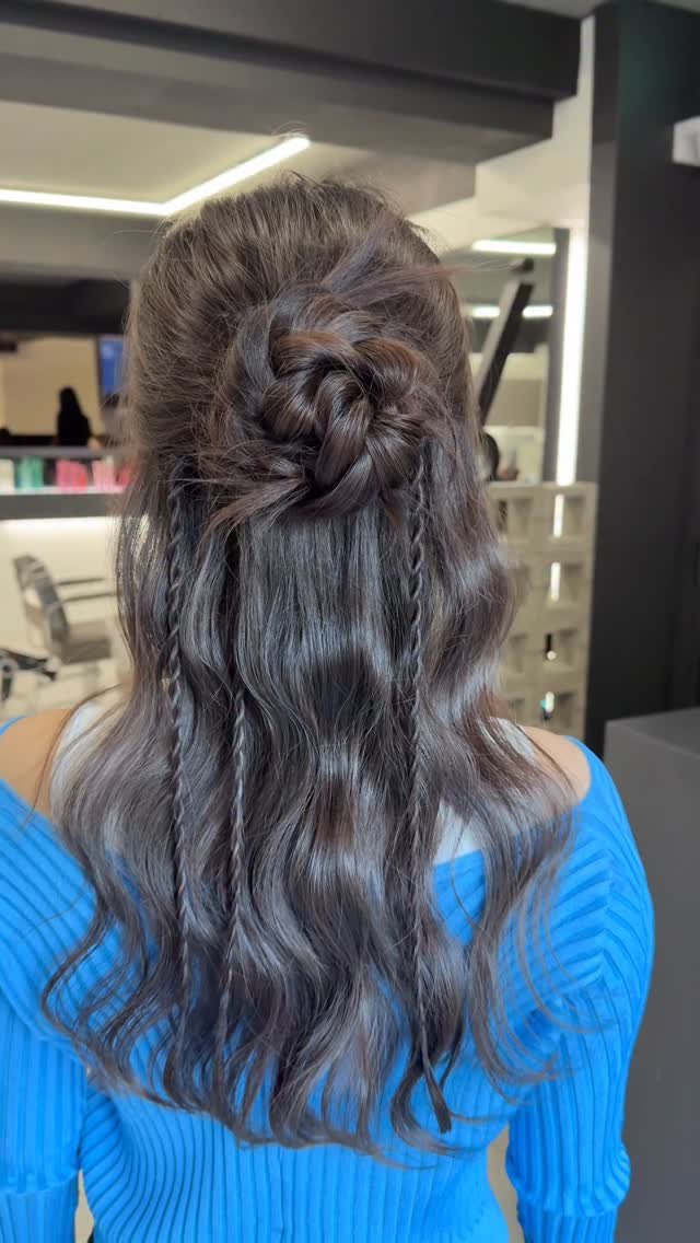 a.noi_dahee 게시물 이미지: 홍대 연남 에이노이 다희쌤 이에요 :) 

탈색없이 애쉬브라운에  물결드라이 +...