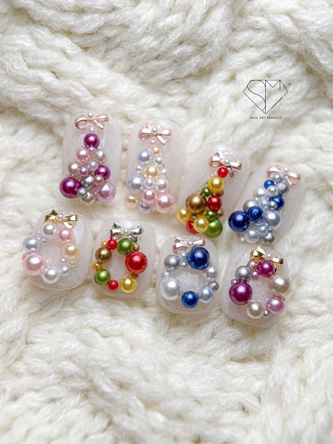 Photo by 김솔빈 샤이닝머몬트 ・ 네일샵인스타컨설팅  ・  어나더릴스클래스   ・ 자체제작네일재료 on November 09, 2025. May be an image of one or more people, fingernails, lace and text that says 'NAIL ART PRBBUCT'.