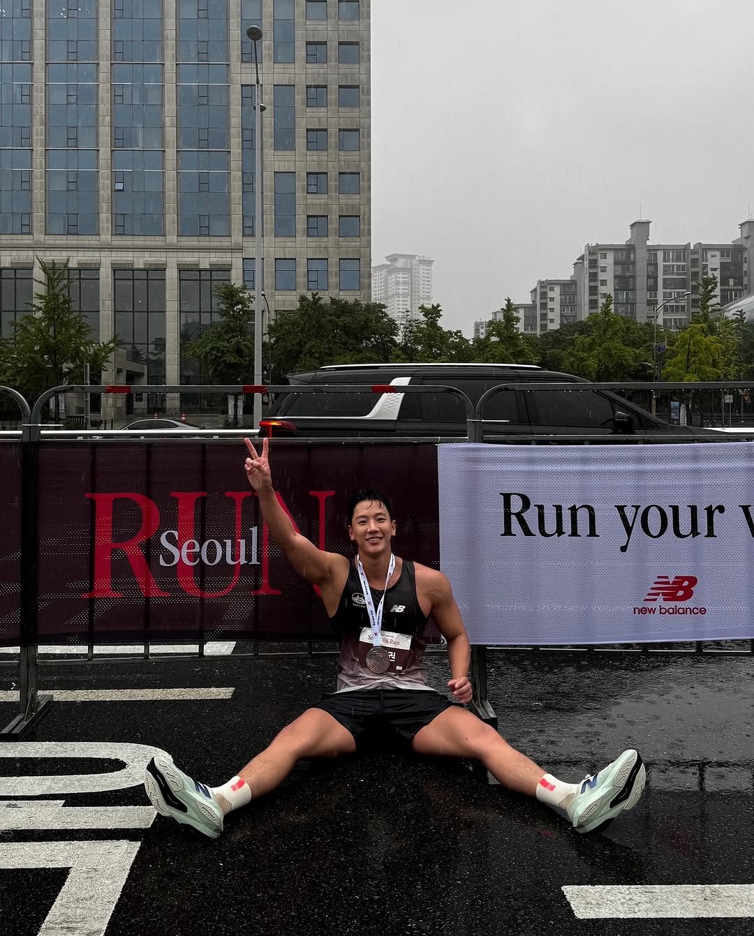 Photo shared by LEEJIKWON on September 28, 2025 tagging @newbalance, and @nbrc_seoul. May be an image of 1 person and text that says 'SKSeoul RSeoul Seoul SRUINN Run unyour your bakince'.