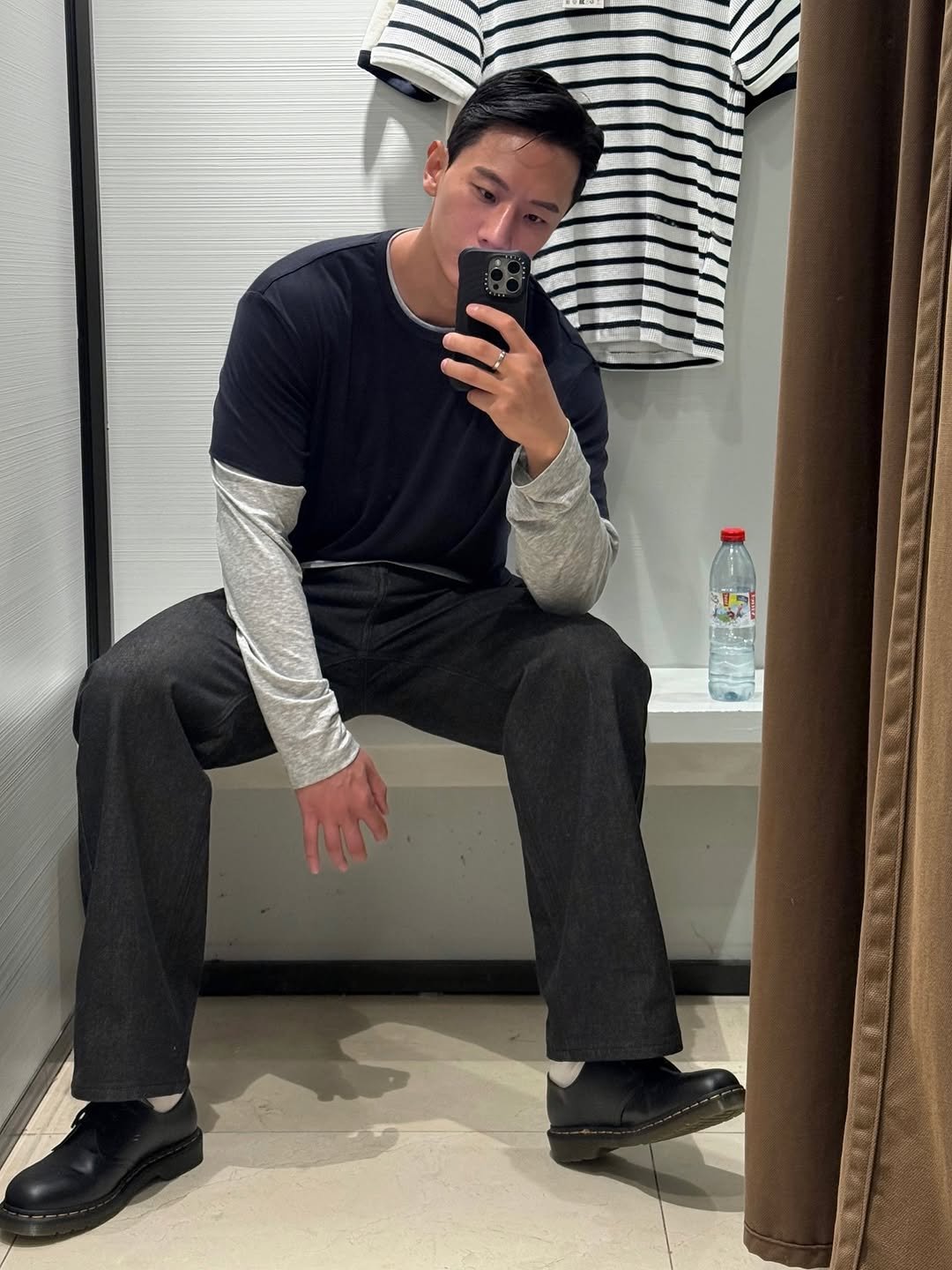 Photo by LEEJIKWON on October 08, 2025. May be an image of 1 person, wingtip shoes, mirror, sweatpants and text.