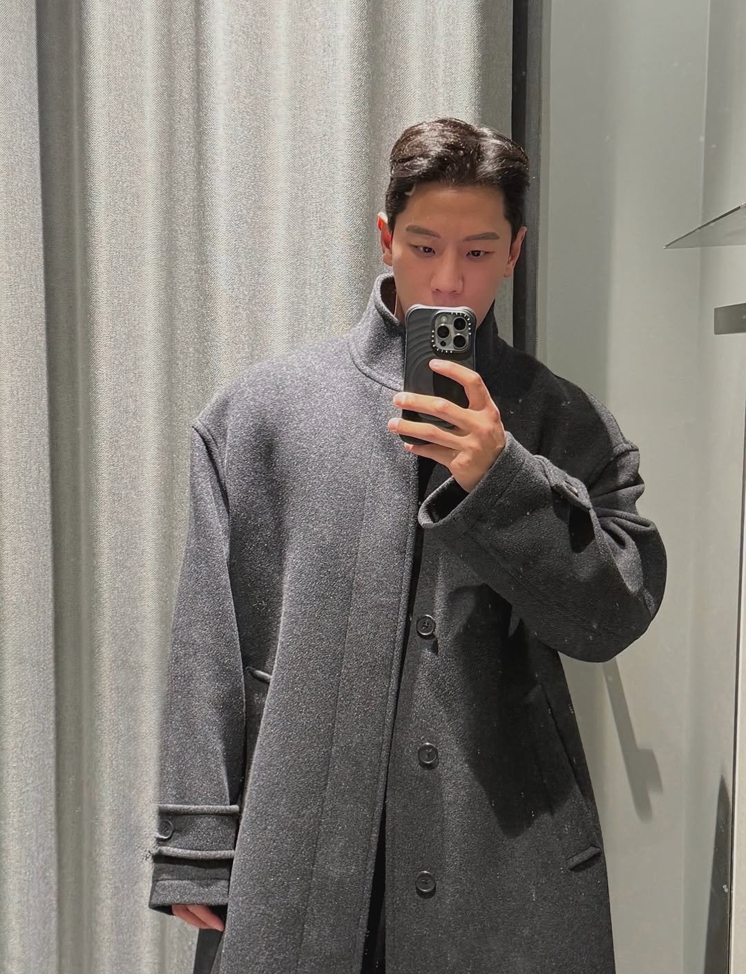 Photo by 이지권 JIKWON on December 30, 2025. May be an image of duffle coat, goosedown coat, overcoat, fleece, bath robe, parka and text.