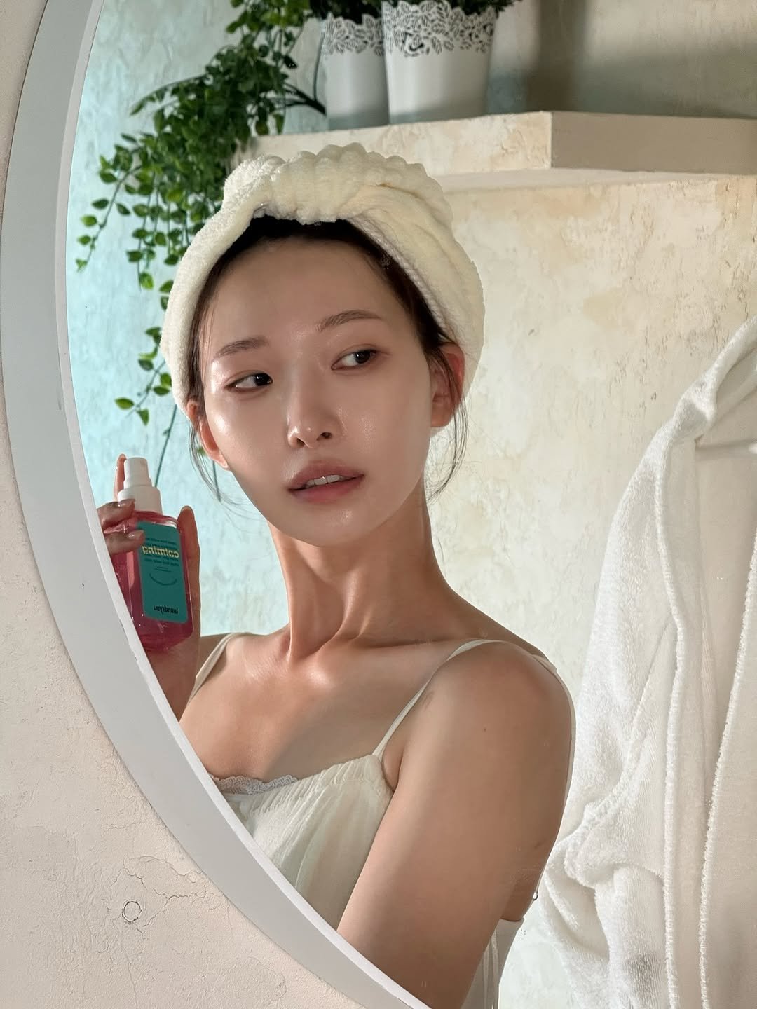 Photo shared by 아랑 on August 05, 2025 tagging @laundryou_official. May be an image of 1 person, hair, makeup, slip, sleepwear, mirror, bath robe and text.