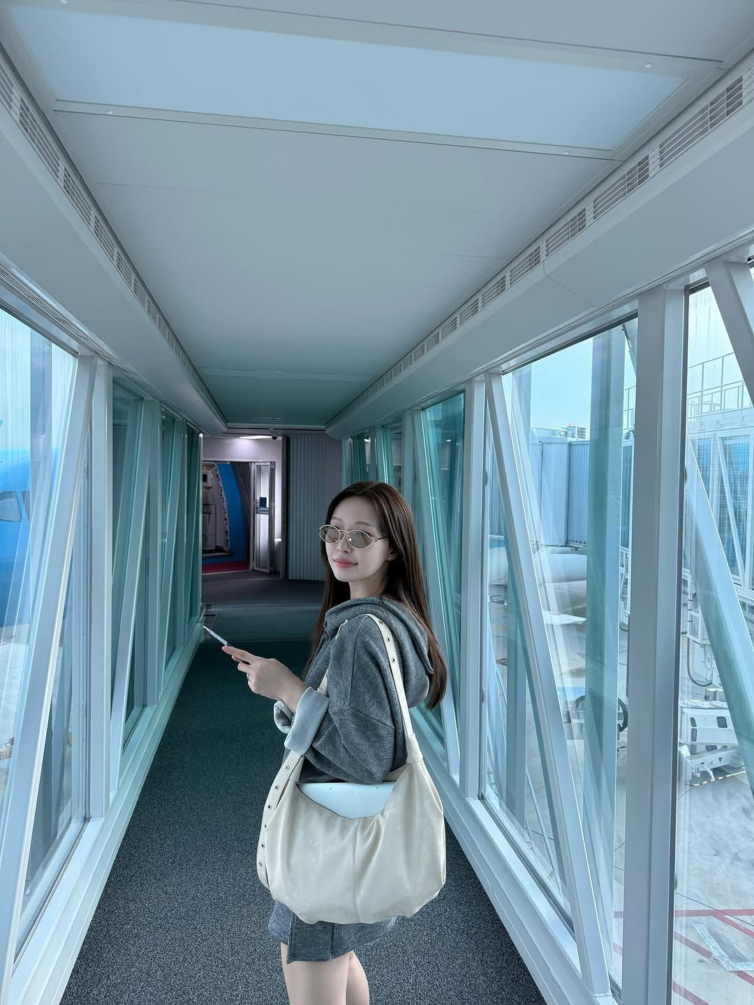 Photo shared by 아랑 on September 30, 2025 tagging @maybins_com, and @frutua.official. May be an image of 1 person.