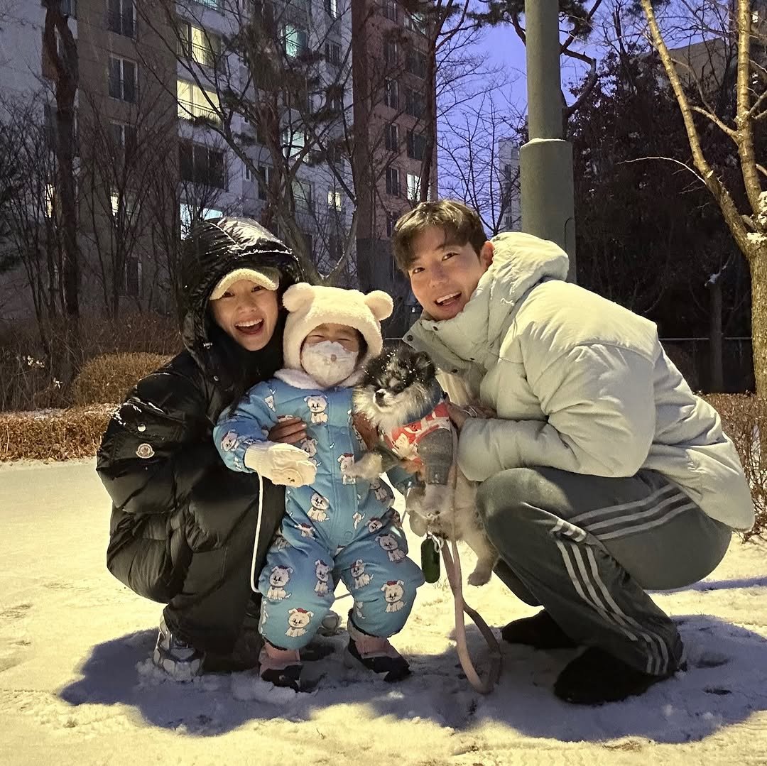 a_linnn__ 게시물 이미지: +𝟽𝟸𝟻𝚍𝚊𝚢𝚜ᩚ
지난달엔 너무 늦은 시간에 눈이 와서 못 놀았는데
드디어 처음으로...