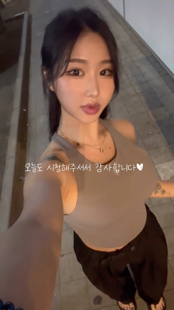a_manda_nya 게시물 이미지: 꾸안꾸룩 정석😚

@wannabezfit 
에어리 F.H.L 엠블럼 크롭탑 
맥스...