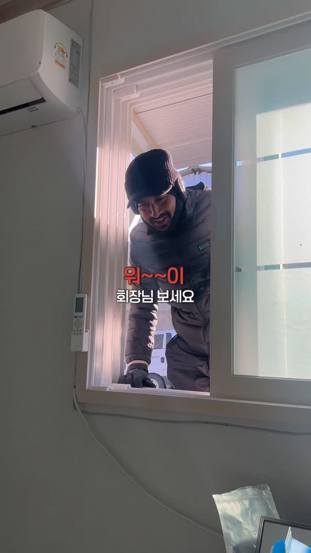 a_shy_apple 게시물 이미지: 언~발~란스한 그🤦‍♂️

회장님이라 부르면서 
워이~ 동네 강아지 부르듯 추임새를...