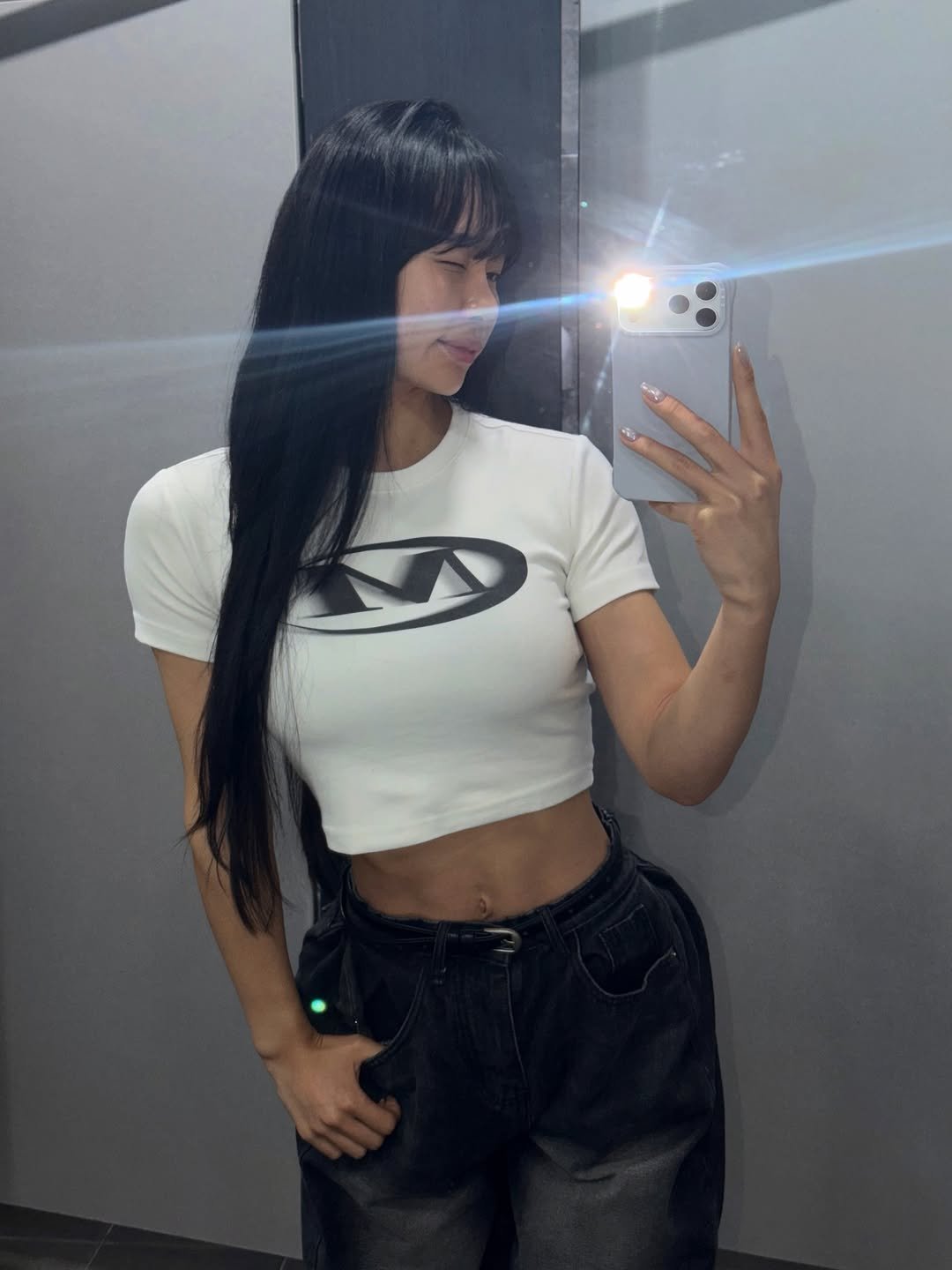 aa98_____h 게시물 이미지: 태닝 해말아 ?-? 해? 말아? 

🏷️ 상의 @mihk_official 
🖤4주년...