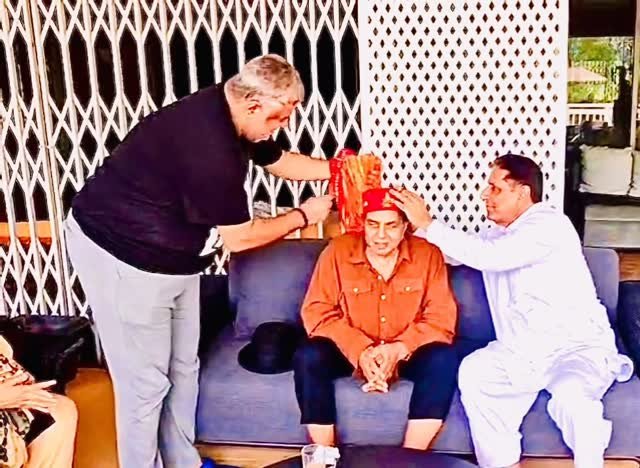 aapkadharam 게시물 이미지: Dosto, har mazhab har qaum ko pyaar o izzat se...