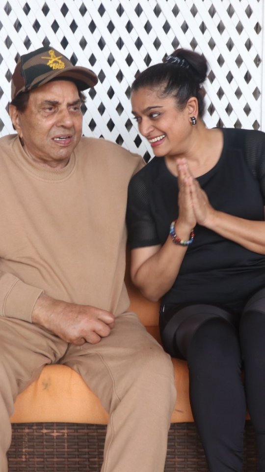 aapkadharam 게시물 이미지: धर्मेंद्र जी संग योग दिवस,
योग शरीर को संतुलन...